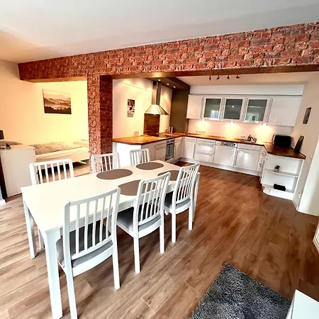 Sehr Schönes Und Möbliertes Apartment *